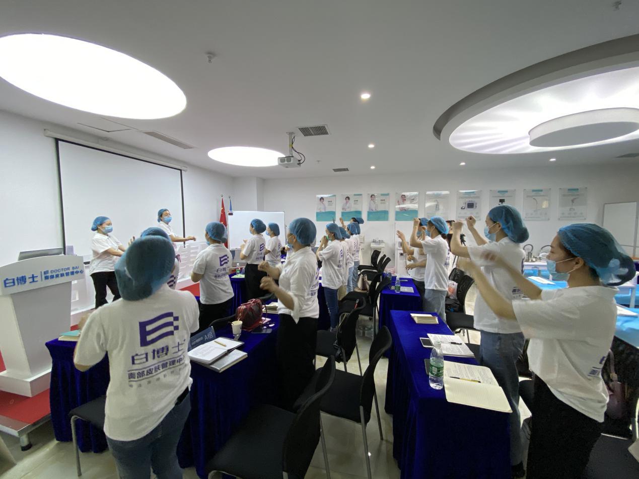 高情商女人聊天钓鱼,高情商女人聊天钓鱼：掌握技巧，享受交流的乐趣-偶像资源网